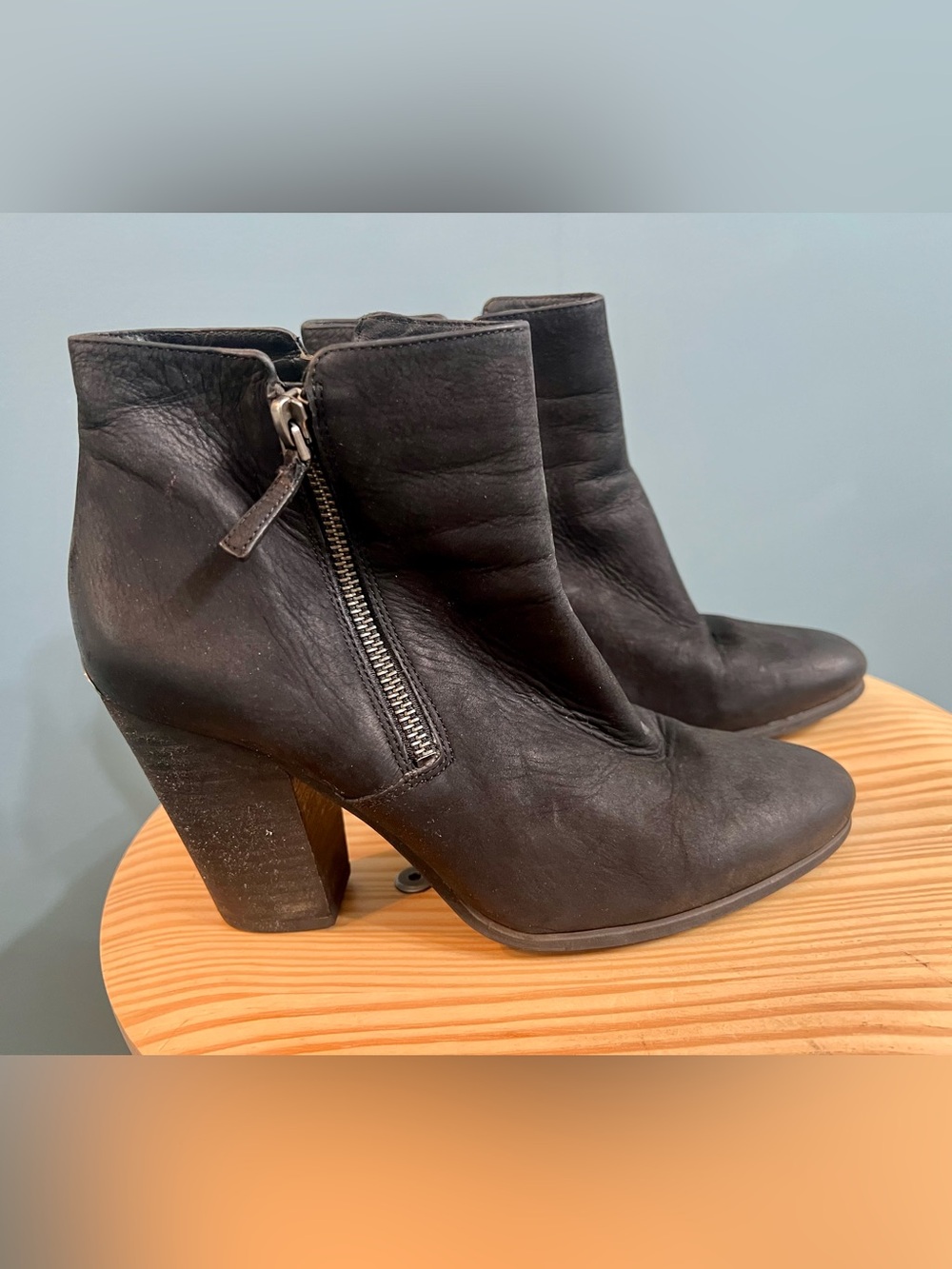 Michael Kors Black Leather Ankle Booties Block Heel Side Zip Size 8.5